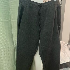 American Eagle Men’s Gray Jogger Pants